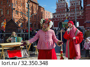 Фестиваль "Московская Масленица 2019". Театрализованное представление на Манежной площади в Москве, Россия. Редакционное фото, фотограф Елена Коромыслова / Фотобанк Лори