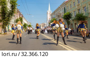 Russia, Samara, July 2019: girls from a support group at a street procession at a gastronomic festival. Редакционное фото, фотограф Акиньшин Владимир / Фотобанк Лори