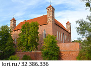 Епископский замок в летний день (XIV век). Лидзбарк-Варминьский, Польша (2018 год). Стоковое фото, фотограф Ирина Борсученко / Фотобанк Лори