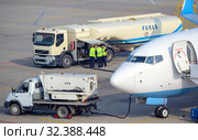 airport fuel prepare airplane vehicle flight gas. Стоковое фото, фотограф Mark Agnor / Фотобанк Лори