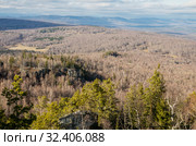 Южный Урал. Осенние горы. Вид на хребты Бакты и Кумардак. South Urals. Autumn mountains. View of the Bakty and Kumardak ridges. Стоковое фото, фотограф Евгений Романов / Фотобанк Лори