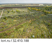 Городское кладбище. Мусульманские и христианские могилы. Вид сверху. City cemetery. Muslim and Orthodox parts. Aerial view. Стоковое фото, фотограф Евгений Романов / Фотобанк Лори