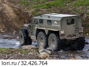 Snow and swamp extreme off-road, all-terrain vehicle Predator transportation travelers and tourists (2019 год). Редакционное фото, фотограф А. А. Пирагис / Фотобанк Лори