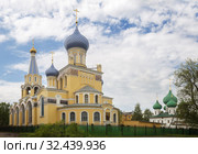 Yaroslavl, two churches of John Postnik (Andrew of Crete) of the beginning of the 20th century and Nicholas the Wonderworker in Melenki of the 17th century (2019 год). Стоковое фото, фотограф Юлия Бабкина / Фотобанк Лори