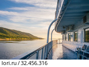 Ship cruise on the Volga River. Стоковое фото, фотограф Дмитрий Тищенко / Фотобанк Лори