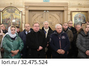 Люди на литургии в день Великого освящения Казанского храма в селе Бушарино (2019 год). Редакционное фото, фотограф Дмитрий Неумоин / Фотобанк Лори