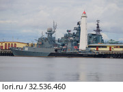 Малый противолодочный корабль "Зеленодольск" у кронштадской пристани облачным октябрьским днем. Санкт-Петербург, Россия (2019 год). Редакционное фото, фотограф Виктор Карасев / Фотобанк Лори
