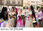 Falleres parading during Falles celebration (2019 год). Редакционное фото, фотограф Яков Филимонов / Фотобанк Лори