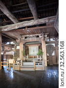 Interior of hall of Senjokaku (Toyokuni) Shrine, pavilion of 1000 mats. It is unfinished Buddhist library. Itsukushima, Japan (2013 год). Редакционное фото, фотограф Кекяляйнен Андрей / Фотобанк Лори