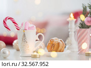 cocoa with marshmallow and christmas decor in pink and gold colors. Стоковое фото, фотограф Майя Крученкова / Фотобанк Лори