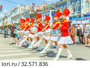 Russia, Samara, June 2017: beautiful, smart young drummers are marching in a procession dedicated to school leavers on Leningradskaya Street on a sunny summer day. Text in Russian: Kirovsky district. Редакционное фото, фотограф Акиньшин Владимир / Фотобанк Лори