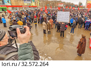 Russia, Samara, March 2017: people, pensioners and youth, at a rally in defense of their rights. The text in Russian: we will beat Medvedev's palaces for unlimited travel of Veterans. Редакционное фото, фотограф Акиньшин Владимир / Фотобанк Лори