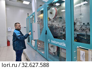 Moscow, Russia - Dec. 5.2019. Worker at the machine in Mikron - largest plant for production of chips. Zelenograd. Редакционное фото, фотограф Володина Ольга / Фотобанк Лори