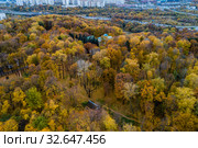 Москва, Южное Тушино, парк и усадьба "Братцево", вид сверху (2019 год). Редакционное фото, фотограф glokaya_kuzdra / Фотобанк Лори