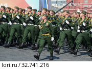 Курсанты военной академии радиационной, химической и биологической защиты имени Маршала Советского Союза С.К.Тимошенко на генеральной репетиции парада на Красной площади в честь Дня Победы (2019 год). Редакционное фото, фотограф Free Wind / Фотобанк Лори