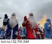 Дед Мороз и Санта Клаус приветствуют вас! Стоковое фото, фотограф Кузнецов Максим / Фотобанк Лори