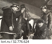 Они прожили год на Северном полюсе. Слева направо: Е. Федоров. Е. Кренкель, П. Ширцов, и И. Папанин. 1937. Стоковое фото, фотограф Retro / Фотобанк Лори