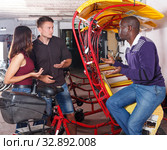 Ordinary people planning trip on pedicab. Стоковое фото, фотограф Яков Филимонов / Фотобанк Лори