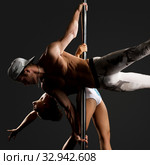 Grace and strength. Pair dances on pylon. Стоковое фото, фотограф Гурьянов Андрей / Фотобанк Лори