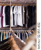 different colored togs in the modern shop. Стоковое фото, фотограф Яков Филимонов / Фотобанк Лори