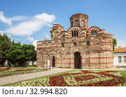 Ancient church of Christ Pantocrator (13th - 14th century) in the old town of Nessebar (2019 год). Стоковое фото, фотограф Юлия Бабкина / Фотобанк Лори