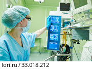 Surgery assistant perfusionist operating a modern heart lung machine. Стоковое фото, фотограф Дмитрий Калиновский / Фотобанк Лори