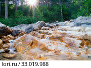 Mountain stream Cap - Uzen in the Crimea. Yalta. (2019 год). Редакционное фото, фотограф Алексей Маринченко / Фотобанк Лори