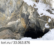 Россия, Челябинская область, Кыштымский район, поселок Слюдорудник. Вход в шахту, в которой добывали слюду (2020 год). Стоковое фото, фотограф Овчинникова Ирина / Фотобанк Лори