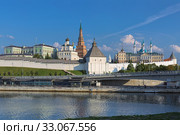 Вид на Казанский кремль с западной стороны, Республика Татарстан (2019 год). Стоковое фото, фотограф Михаил Марковский / Фотобанк Лори