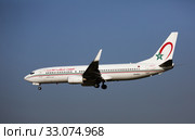 Royal Air Maroc Boeing 737 approaching to runway at El Prat Airport (2020 год). Редакционное фото, фотограф Яков Филимонов / Фотобанк Лори