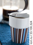 Hot coffee and plunger. Стоковое фото, фотограф Elina Manninen / PantherMedia / Фотобанк Лори