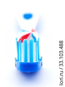 Toothbrush with toothpaste. Стоковое фото, фотограф Gábor Páll / PantherMedia / Фотобанк Лори