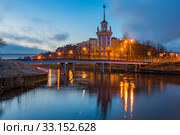 Колпино. Санкт-Петербург. Дом с башней (2020 год). Редакционное фото, фотограф Литвяк Игорь / Фотобанк Лори