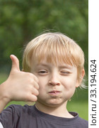 Blond boy ate cake. Стоковое фото, фотограф Jaroslav Frank / PantherMedia / Фотобанк Лори