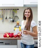 Healthy Apple Juice. Стоковое фото, фотограф Mitar gavric / PantherMedia / Фотобанк Лори