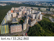 Московская область, Красногорск, жилой район "Мортонград Путилково" (2019 год). Редакционное фото, фотограф glokaya_kuzdra / Фотобанк Лори