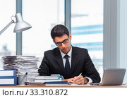 Young businessman working in the office. Стоковое фото, фотограф Elnur / Фотобанк Лори