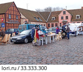 Продажа товаров на ярмарке народных ремесел Казюкасе. Клайпеда, Литва (2013 год). Редакционное фото, фотограф Ирина Борсученко / Фотобанк Лори