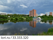 Пруд на реке Яузе в Мытищах Московской области (2015 год). Редакционное фото, фотограф lana1501 / Фотобанк Лори