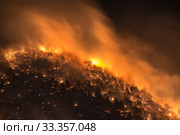 Краснодарский край, Туапсе, пожар в горных лесах над городом (2020 год). Стоковое фото, фотограф glokaya_kuzdra / Фотобанк Лори