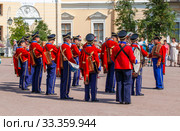 Оркестр "Виват, Россия!", в исторической форме гусар 1813 г., на фестивале ”Императорский букет”. Павловск. Санкт-Петербург (2014 год). Редакционное фото, фотограф Сергей Афанасьев / Фотобанк Лори