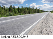 Пустое шоссе Сургут-Когалым летом. Empty highway Surgut-Kogalym in summer. Стоковое фото, фотограф Евгений Романов / Фотобанк Лори