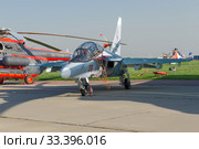 Учебно-боевой самолет Як-130 крупным планом. Участник авиашоу МАКС-2019. Жуковский, Россия. Редакционное фото, фотограф Виктор Карасев / Фотобанк Лори