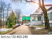 Дом и кухня Main house with porch and kitchen (2020 год). Редакционное фото, фотограф Baturina Yuliya / Фотобанк Лори