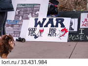 TORONTO, CANADA - 01 04 2020: Anti-war plackard but by protesters outside the U.S. Consulate in Toronto. Редакционное фото, фотограф Вадим Роднев / Фотобанк Лори