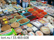 Традиционные вьетнамские продукты на рынке Чо Дам (Cho Dam). Вьетнам, город Нячанг (2015 год). Редакционное фото, фотограф Щеголева Ольга / Фотобанк Лори