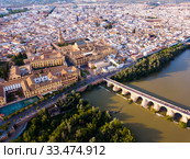 Roman Bridge over the Guadalquivir from aerial view with Mosque-Cathedral (2019 год). Стоковое фото, фотограф Яков Филимонов / Фотобанк Лори