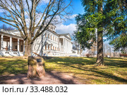 Главный дом. Остафьево. Main House in Ostafyevo (2020 год). Редакционное фото, фотограф Baturina Yuliya / Фотобанк Лори