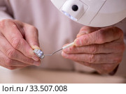 Old male jeweler at workshop. Стоковое фото, фотограф Elnur / Фотобанк Лори