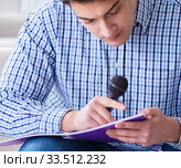 Funny man singing songs in karaoke at home. Стоковое фото, фотограф Elnur / Фотобанк Лори